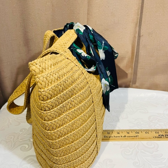 Draper James Everyday Straw Bag Tan EUC Beach Vacation Resortwear Coastal - Picture 6 of 8